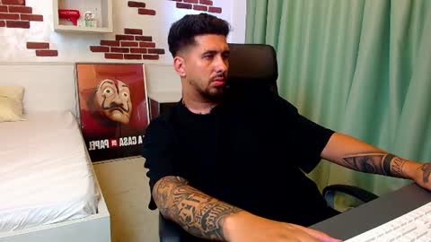 LoganStroud online show from August 4, 9:38 am
