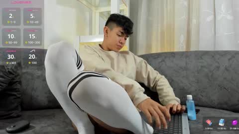 logantwink18 online show from September 17, 2:53 pm