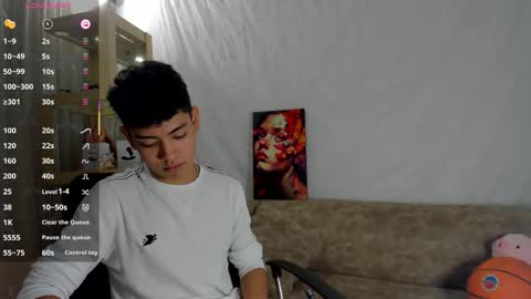 logantwink18 online show from March 25, 1:40 pm