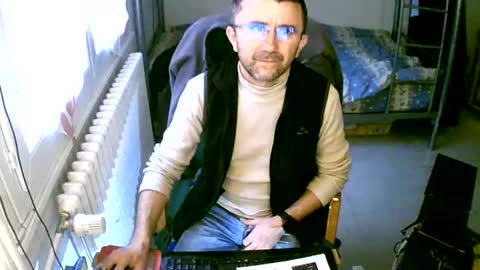 Snapshot of lokoum39 chatting on December 7, 11:56 am lokoum39 online show from December 7, 11:56 am