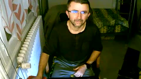 Snapshot of lokoum39 chatting on December 6, 6:33 pm lokoum39 online show from December 6, 6:33 pm