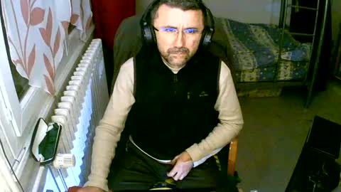 Snapshot of lokoum39 chatting on December 10, 7:22 pm lokoum39 online show from December 10, 7:22 pm