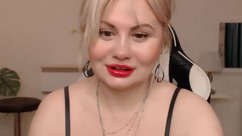 Snapshot of lola_anderson chatting on October 12, 5:55 am Lola online show from October 12, 5:55 am