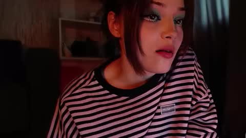 lola online show from March 24, 7:58 am