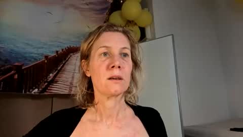 lola_belgium online show from May 11, 2:45 pm