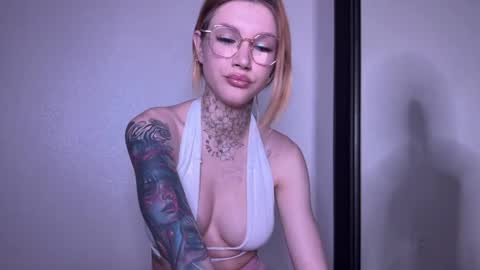 Adelia online show from May 3, 7:31 pm