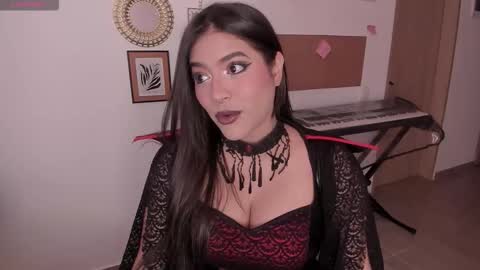 lolaasmith_21 online show from October 31, 8:42 pm