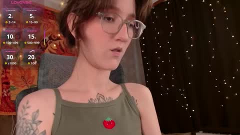 lolami_ online show from June 4, 7:25 am