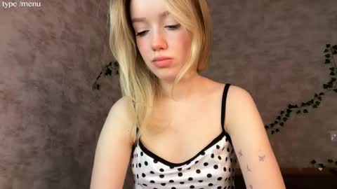 Mia online show from May 27, 2:08 am
