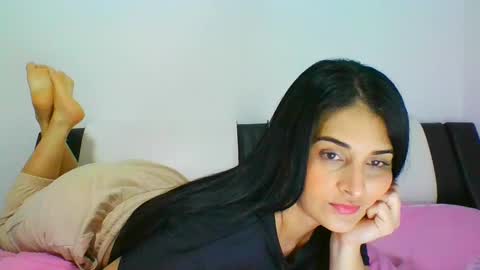 estehfania online show from February 8, 10:08 pm
