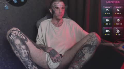 Snapshot of lone1ycrystal chatting on December 17, 2:22 pm Chris online show from December 17, 2:22 pm