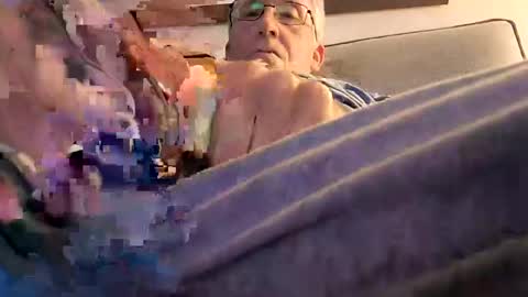 looking469 online show from October 7, 4:08 am