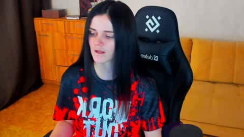 Snapshot of lora_cain chatting on January 13, 8:58 pm Lora Cain online show from January 13, 8:58 pm