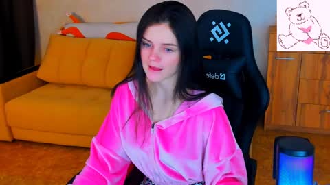 Snapshot of lora_cain chatting on January 18, 4:10 pm Lora Cain online show from January 18, 4:10 pm