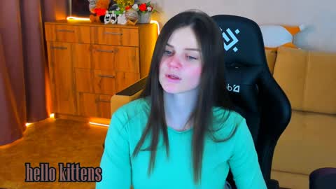 Snapshot of lora_cain chatting on December 19, 3:08 pm Lora Cain online show from December 19, 3:08 pm