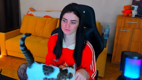 Snapshot of lora_cain chatting on January 24, 3:34 pm Lora Cain online show from January 24, 3:34 pm