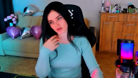 Snapshot of lora_cain chatting on February 25, 7:27 pm Lora Cain online show from February 25, 7:27 pm