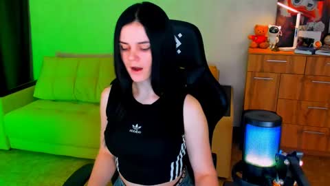 Snapshot of lora_cain chatting on February 11, 4:56 pm Lora Cain online show from February 11, 4:56 pm