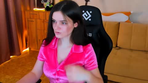 Snapshot of lora_cain chatting on December 6, 2:55 pm Lora Cain online show from December 6, 2:55 pm