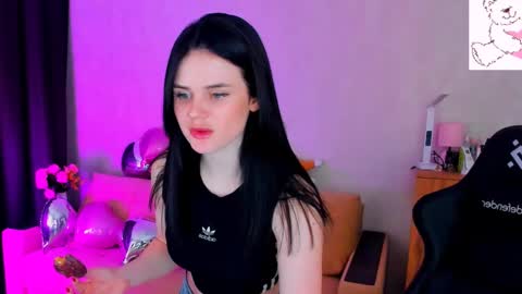 Snapshot of lora_cain chatting on February 22, 5:24 pm Lora Cain online show from February 22, 5:24 pm