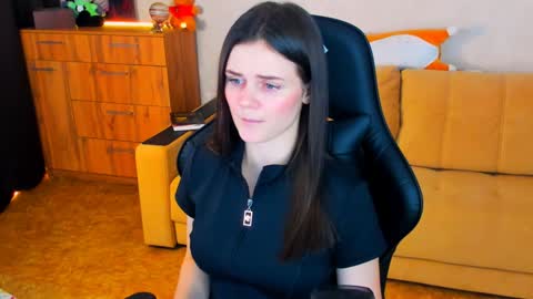 Snapshot of lora_cain chatting on January 9, 2:07 pm Lora Cain online show from January 9, 2:07 pm