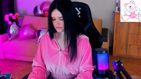 Snapshot of lora_cain chatting on February 22, 2:19 pm Lora Cain online show from February 22, 2:19 pm