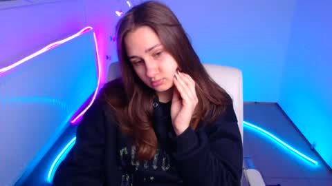 Lora online show from October 24, 5:30 am