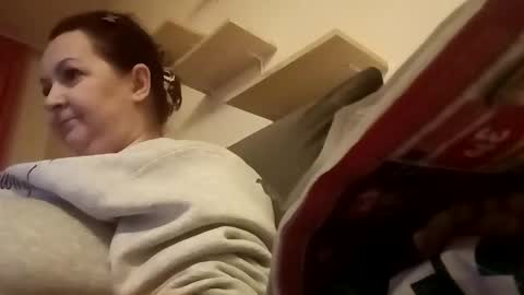 Lora online show from February 18, 8:25 pm