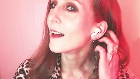 Lora  online show from April 4, 5:47 am