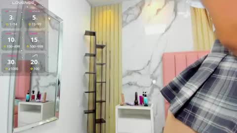 lorenadavies online show from June 26, 1:16 pm