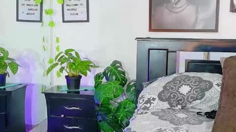 loretahorny online show from February 21, 2:09 pm