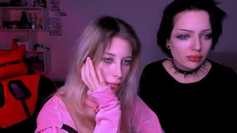 Lori online show from November 4, 9:16 pm