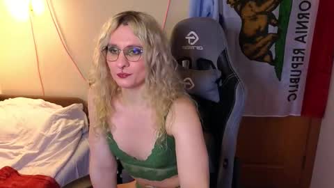 Lori -----------------------------------    online show from March 11, 4:43 pm