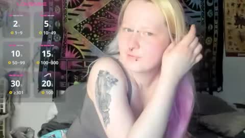 Lori Critter online show from April 16, 10:15 am