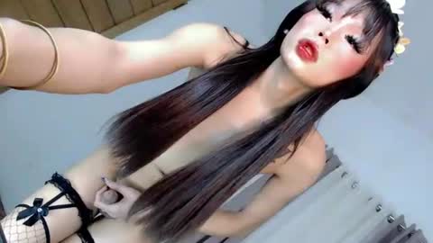 lou_na online show from June 30, 5:12 pm