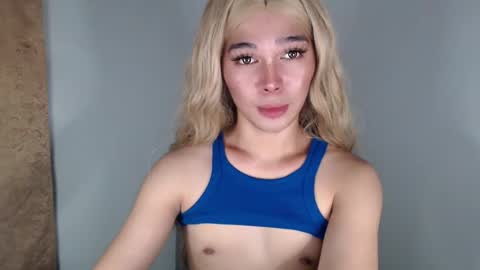 louilalicious online show from February 27, 10:11 am