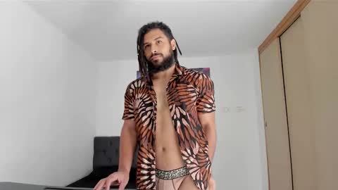 louis_marley_ online show from November 18, 2:53 pm