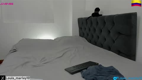 louis_marley_ online show from March 16, 8:24 pm