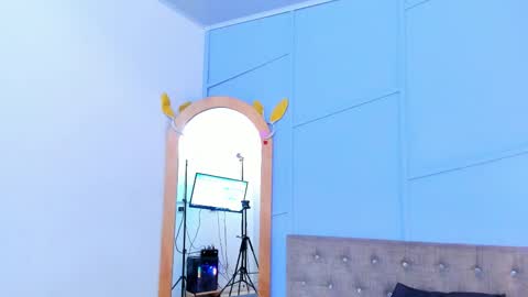 Snapshot of lourenfox chatting on October 14, 11:46 am Louren Fox online show from October 14, 11:46 am