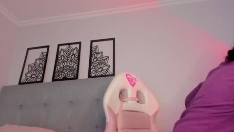 Snapshot of lourreinstounn chatting on January 5, 10:50 pm Lourrein Stoun   Independiente online show from January 5, 10:50 pm