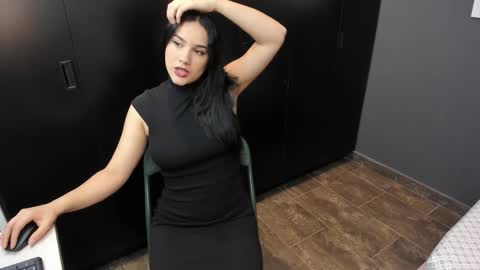 Kristen LoveBerry online show from October 31, 1:17 am