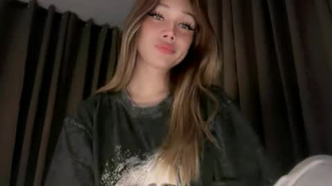 kissme online show from April 12, 7:40 pm