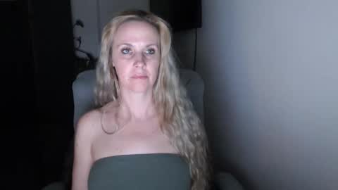 LoVe On  online show from January 8, 2:28 am