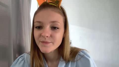 Ella online show from November 11, 6:37 am