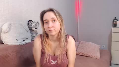 Lovely Hayley online show from November 18, 9:18 pm