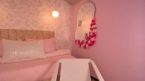 lovely_julls online show from February 9, 2:53 pm