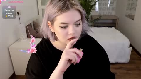 lovely_leilla online show from December 6, 6:55 pm