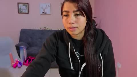 lovely_noa online show from December 19, 11:49 am