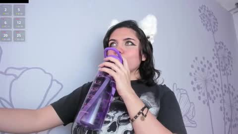Snapshot of lovely_paris_01 chatting on February 27, 5:18 am Paris Rose online show from February 27, 5:18 am