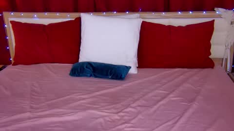 Caroline online show from November 17, 2:03 am